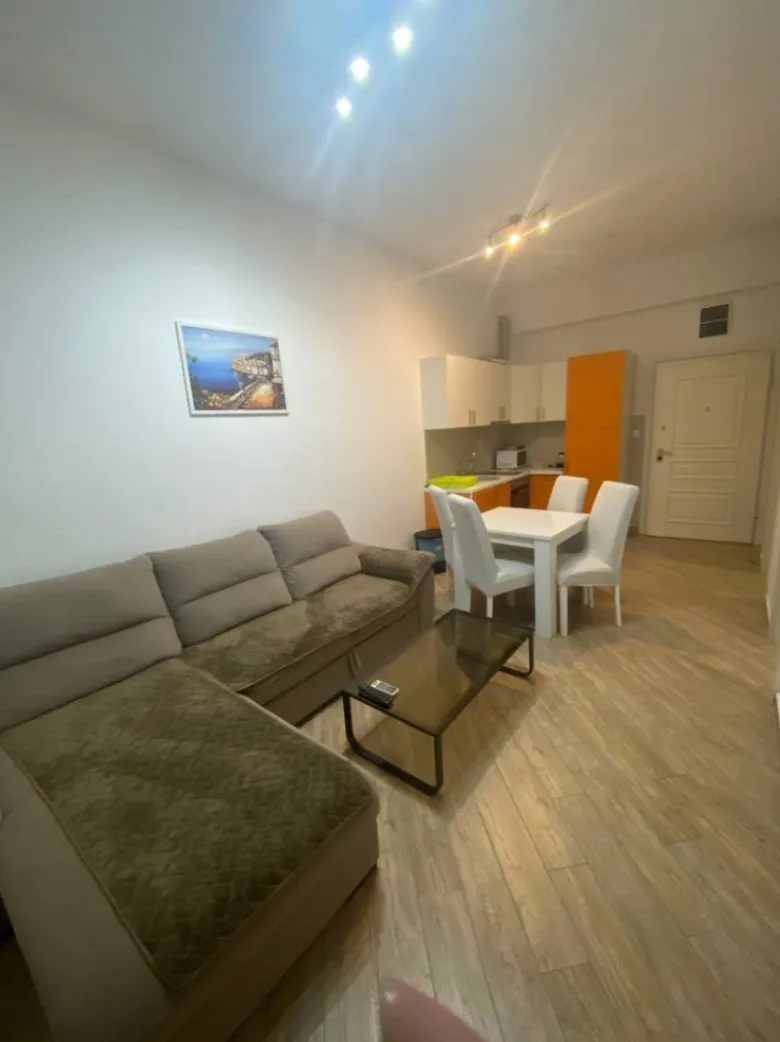 Izdavanje, jednosoban stan, 44m², Centar, Budva