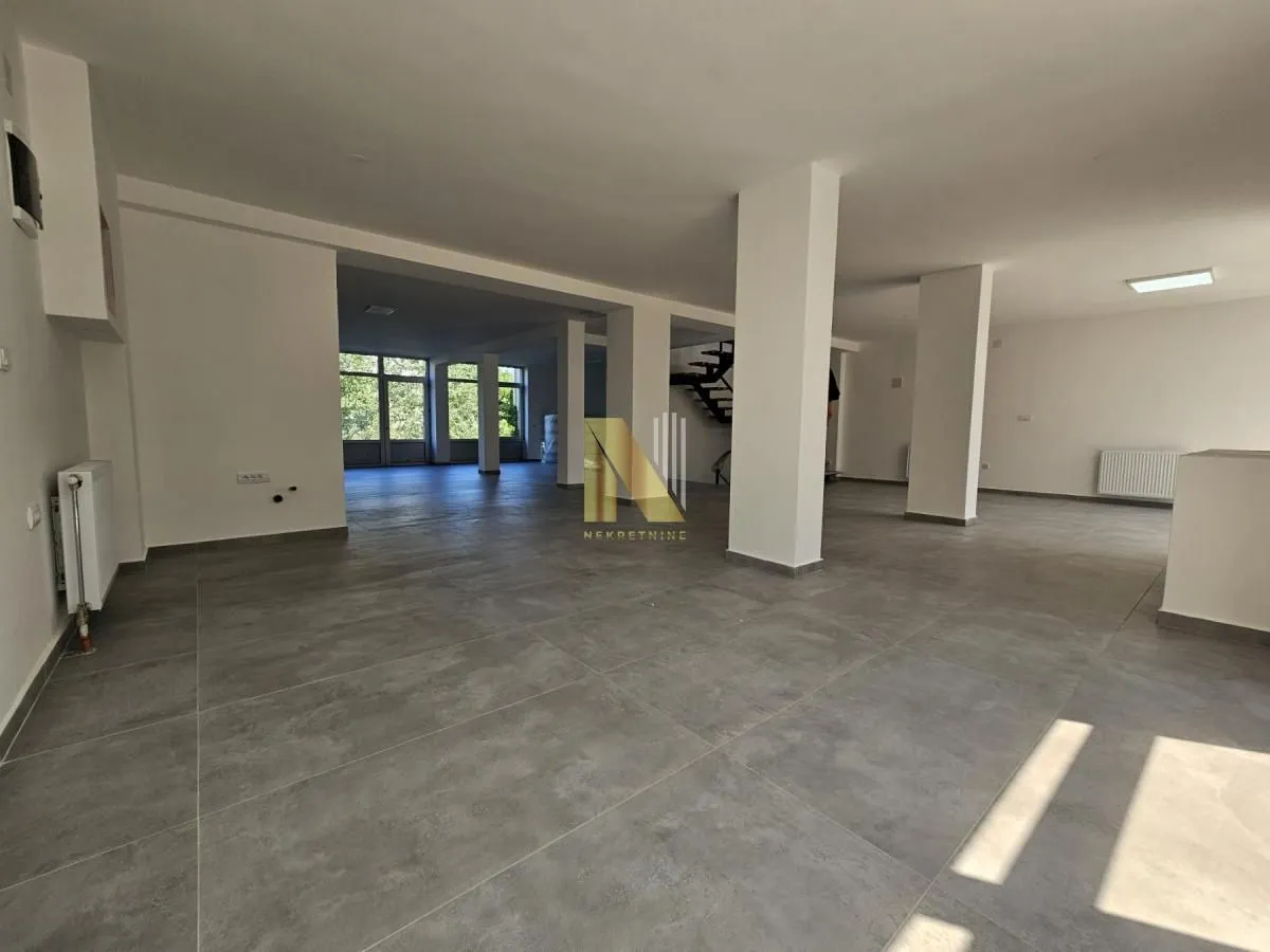 Izdavanje, poslovni prostor, 350m², Bulevar patrijarha Pavla, Novi Sad Sve Podlokacije