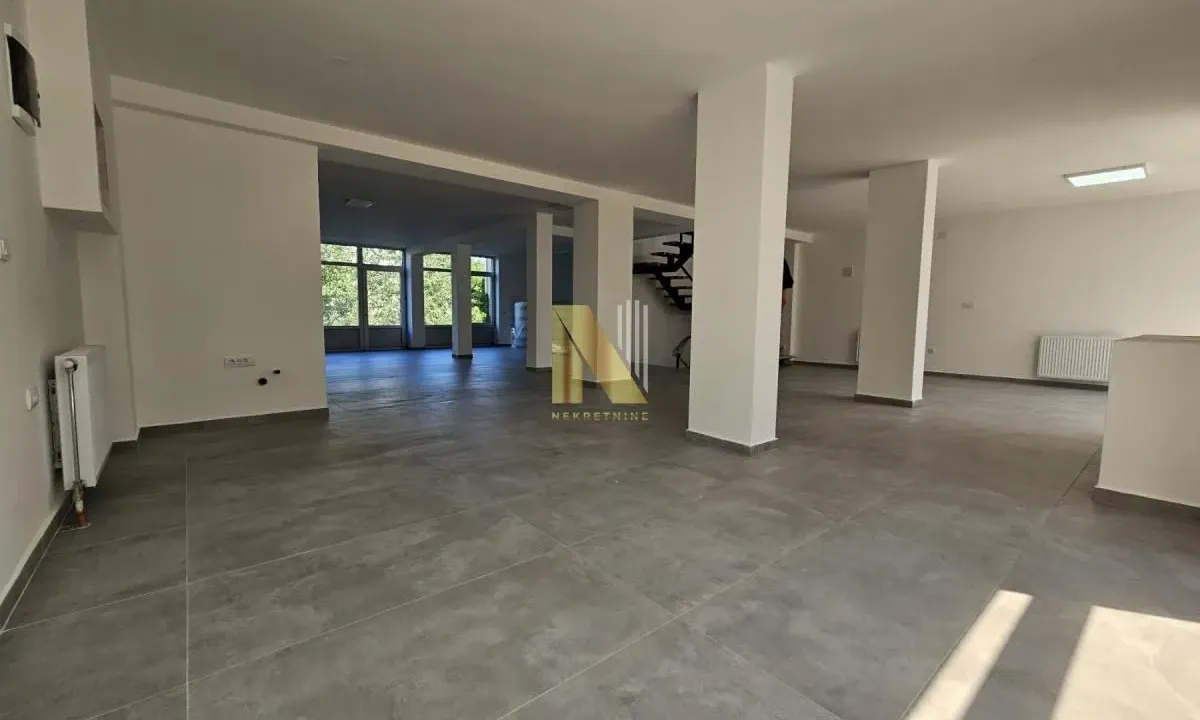 Izdavanje, poslovni prostor, 350m², Bulevar patrijarha Pavla, Novi Sad Sve Podlokacije