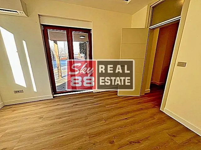 Izdavanje, četvorosoban stan, 156m², Savski Venac, Beograd