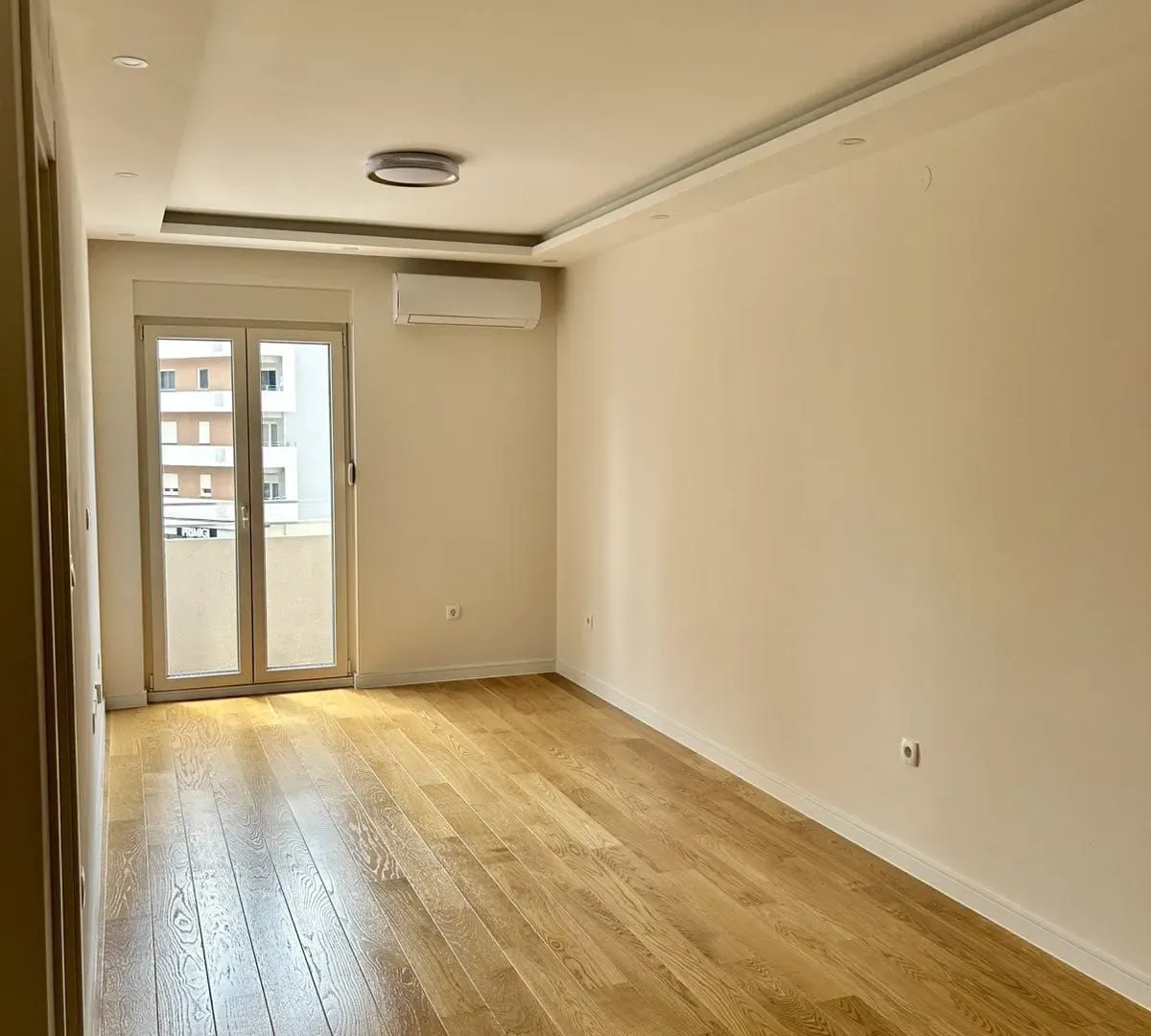Izdavanje, jednosoban stan, 43m², Central Point, Podgorica