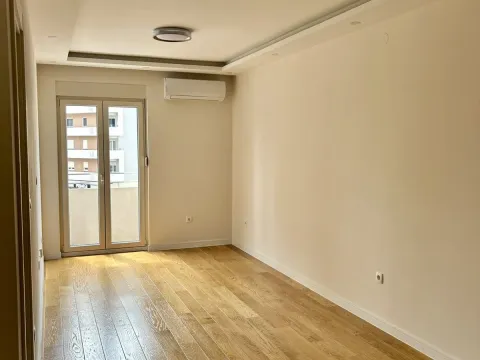 Rent, one bedroom apartment, 43m², Central Point, Podgorica - image 9