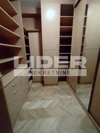 Izdavanje, stan, 160m², Savski Venac, Beograd