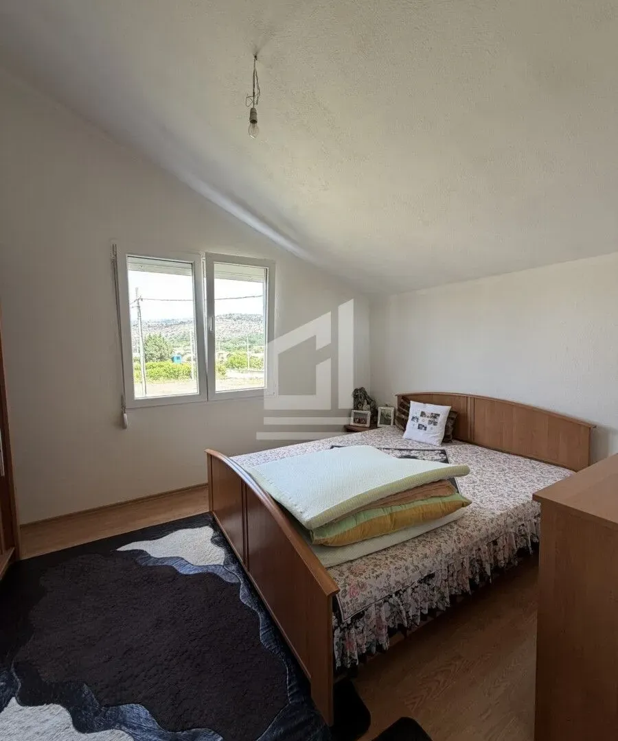 Prodaja, kuća, 187m², Zlatica, Podgorica