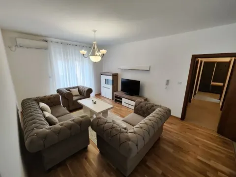 Izdavanje, dvosoban stan, 73m², Tuški Put, Podgorica - image 12