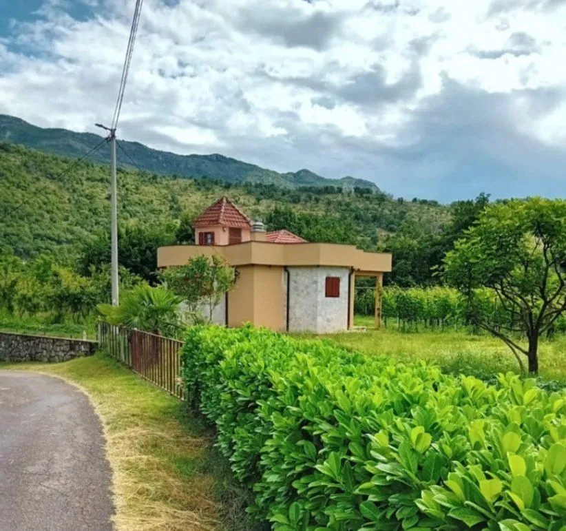 Prodaja, kuća, 300m², Zagorak, Danilovgrad