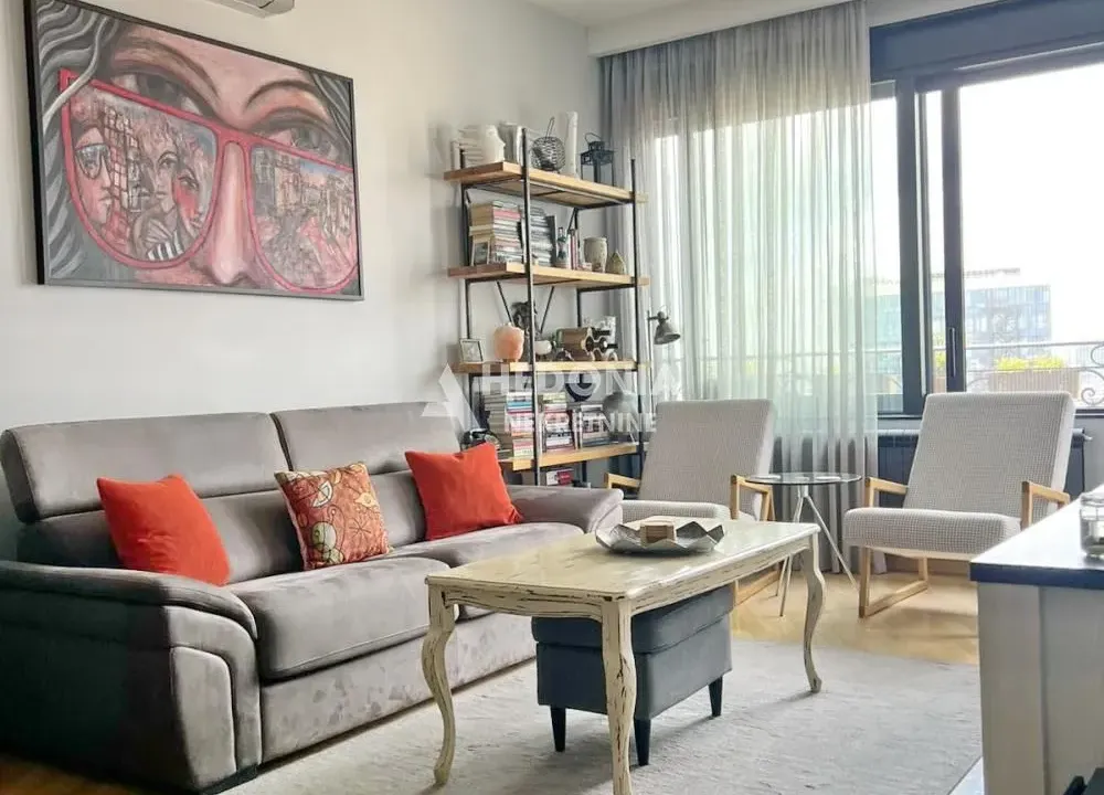 Prodaja, dvosoban stan, 62m², Obilićev Venac, Beograd