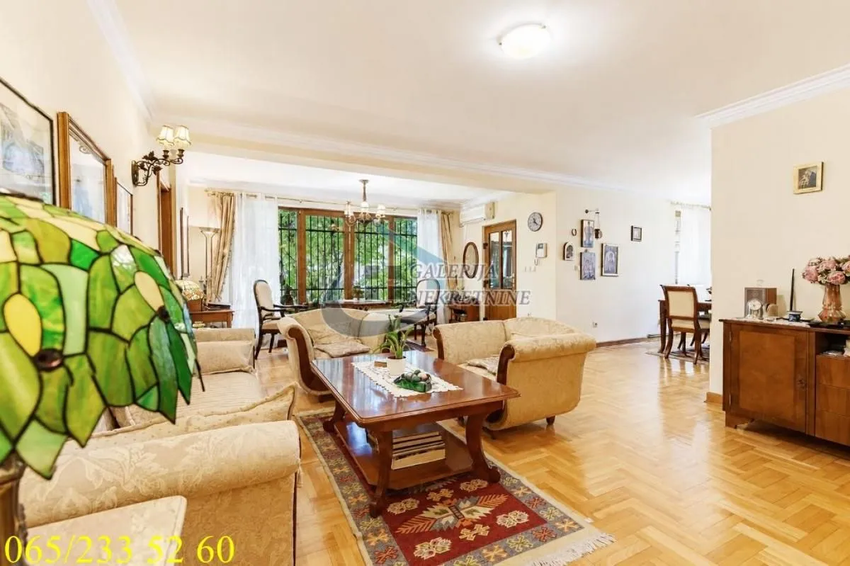 Prodaja, kuća, 300m², Dušanovac, Voždovac Sve Podlokacije