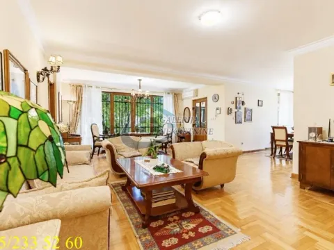 Prodaja, kuća, 300m², Dušanovac, Voždovac Sve Podlokacije - image 1
