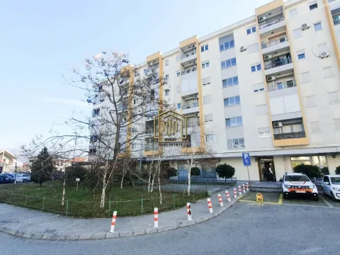 Izdavanje, dvosoban stan, 65m², Stari Aerodrom, Podgorica - image 14