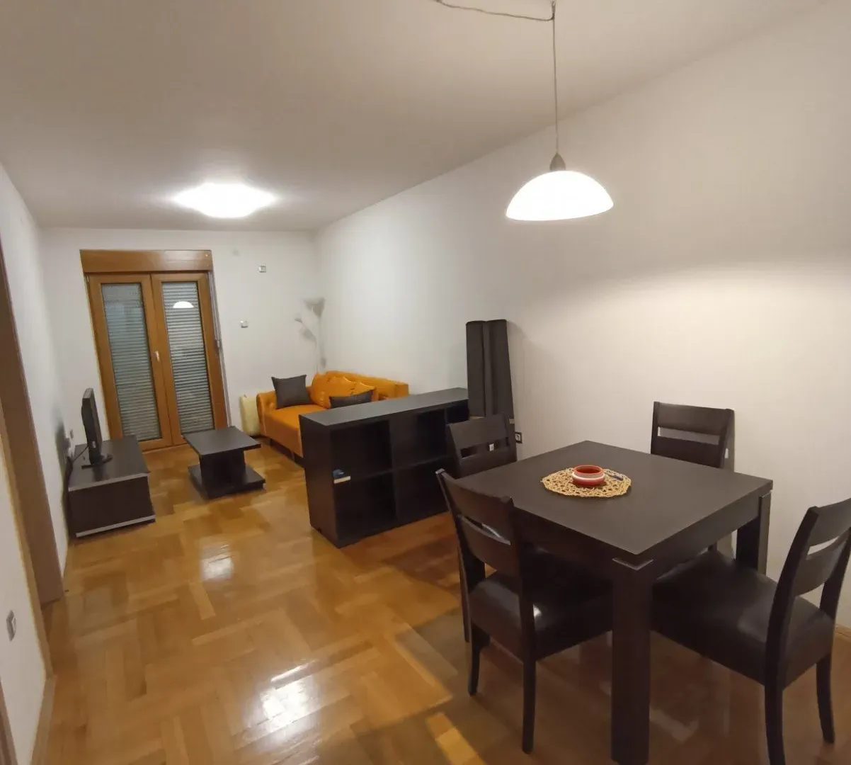 Izdavanje, jednosoban stan, 52m², Preko Morače, Podgorica