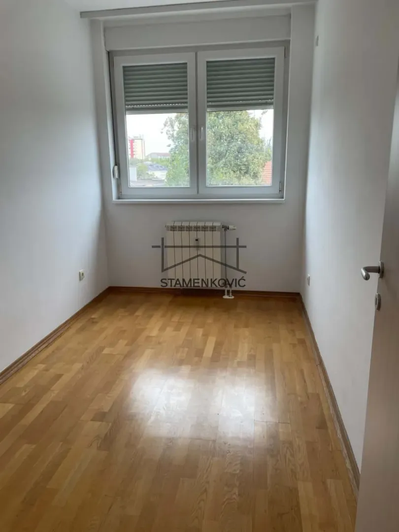 Prodaja, četvorosoban stan, 90m², Adamovićevo Naselje, Novi Sad Sve Podlokacije