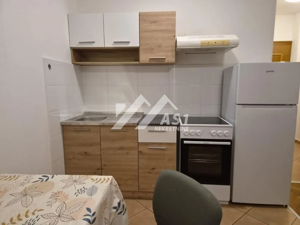Izdavanje, jednosoban stan, 33m², Socijalno, Novi Sad Sve Podlokacije