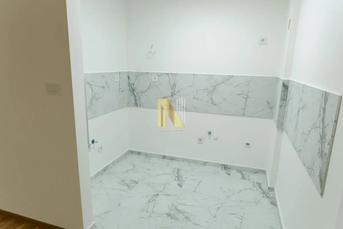Prodaja, četvorosoban stan, 94m², Avijatičarsko naselje, Novi Sad Sve Podlokacije