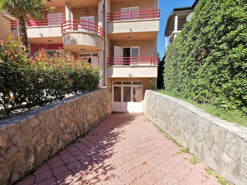 Rent, office space, 200m², Tološka šuma, Podgorica