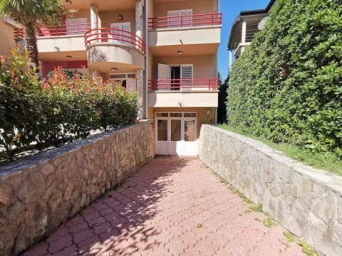 Izdavanje, poslovni prostor, 200m², Tološka šuma, Podgorica - image 7