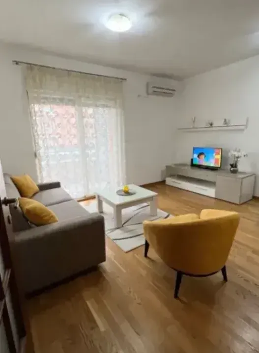 Izdavanje, jednosoban stan, 51m², City Kvart, Podgorica