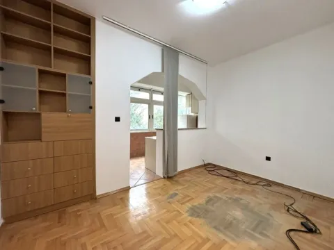 Izdavanje, poslovni prostor, 60m², Centar, Podgorica - image 8