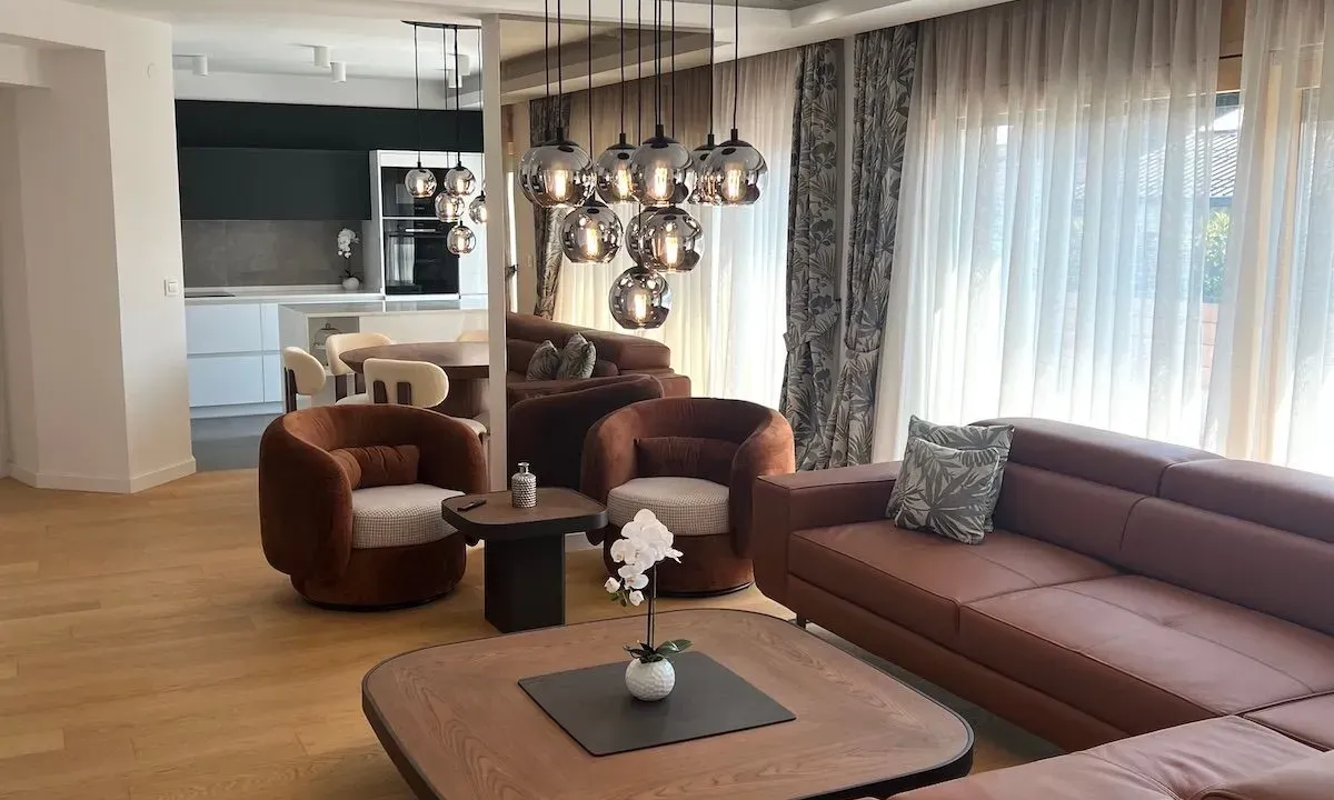 Izdavanje, četvorosoban stan, 205m², Vračar Hram, Vračar Sve Podlokacije