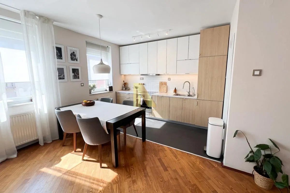 Prodaja, četvorosoban stan, 102m², Cara Dušana, Novi Sad Sve Podlokacije