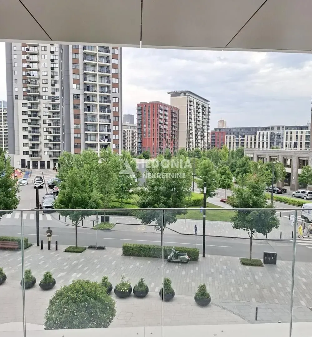 Izdavanje, trosoban stan, 110m², Savski Venac, Beograd