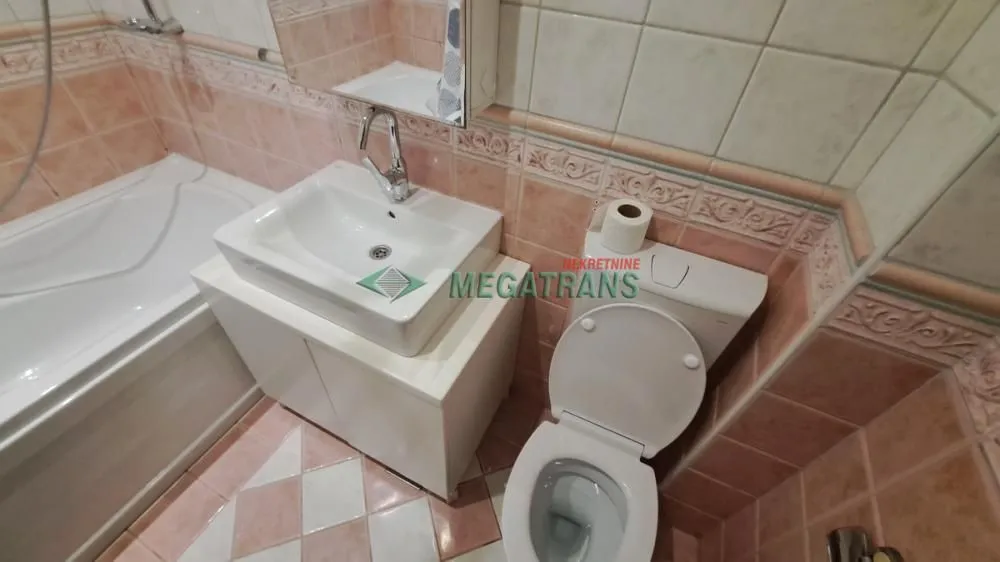 Izdavanje, trosoban stan, 72m², Centar, Novi Sad