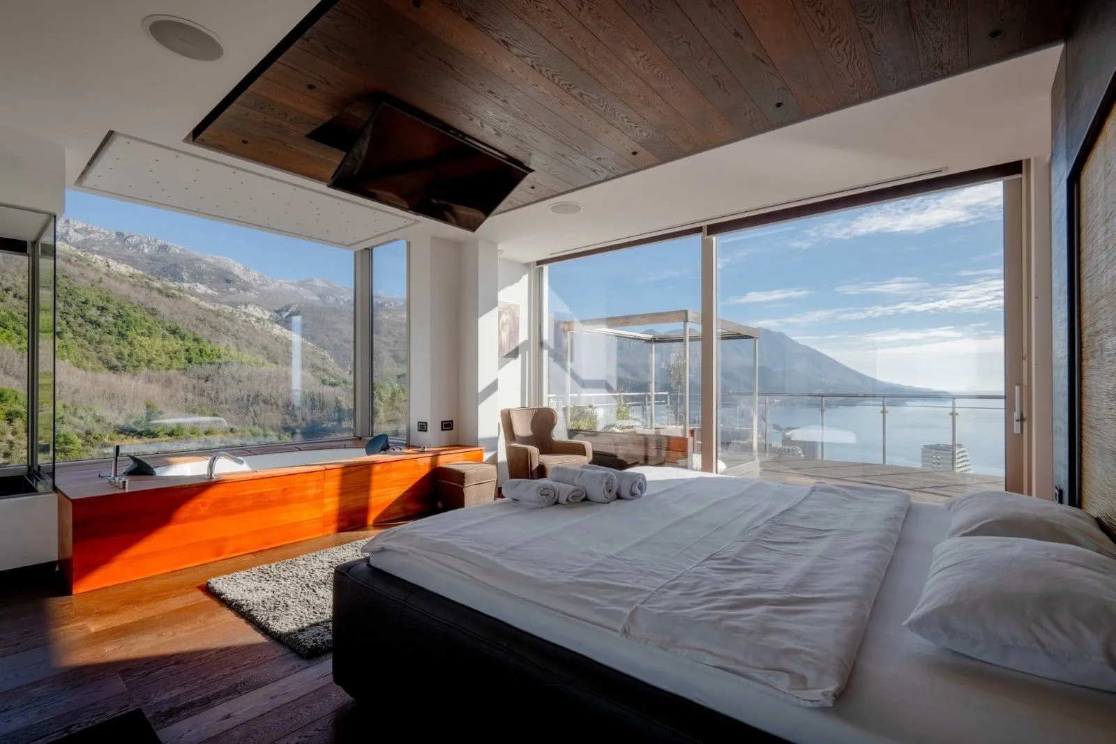 Sale, two bedroom apartment, 168m², Bečići, Budva