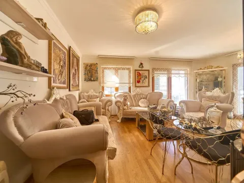 Stan in Tološka šuma