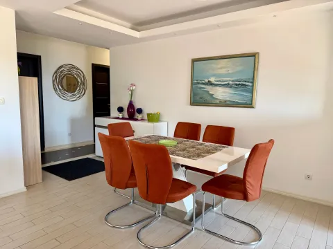 Sale, two bedroom apartment, 83m², Petrovac, Budva - image 2
