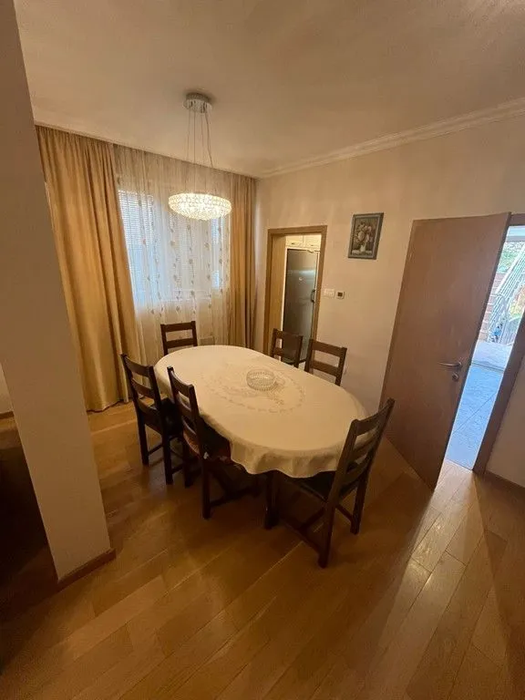 Izdavanje, kuća, 300m², Donja Gorica, Podgorica