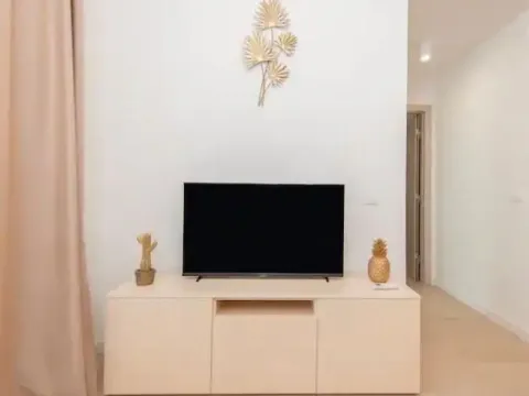 Izdavanje, jednosoban stan, 40m², Centar, Tivat - image 3