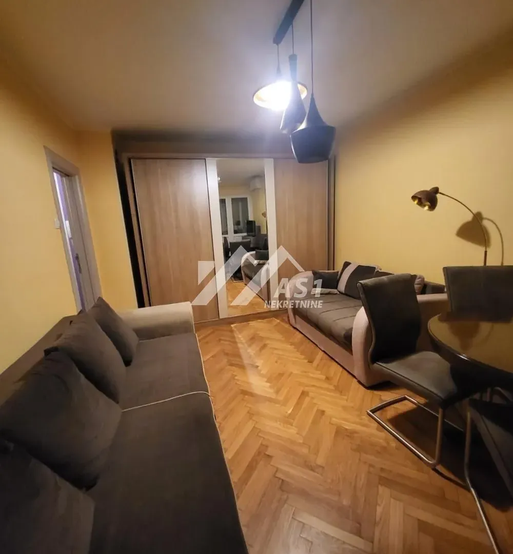 Izdavanje, stan, 31m², Bulevar Oslobodjenja, Novi Sad Sve Podlokacije