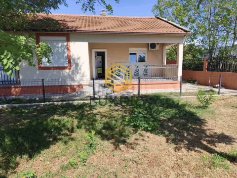 Kuća in Zeta