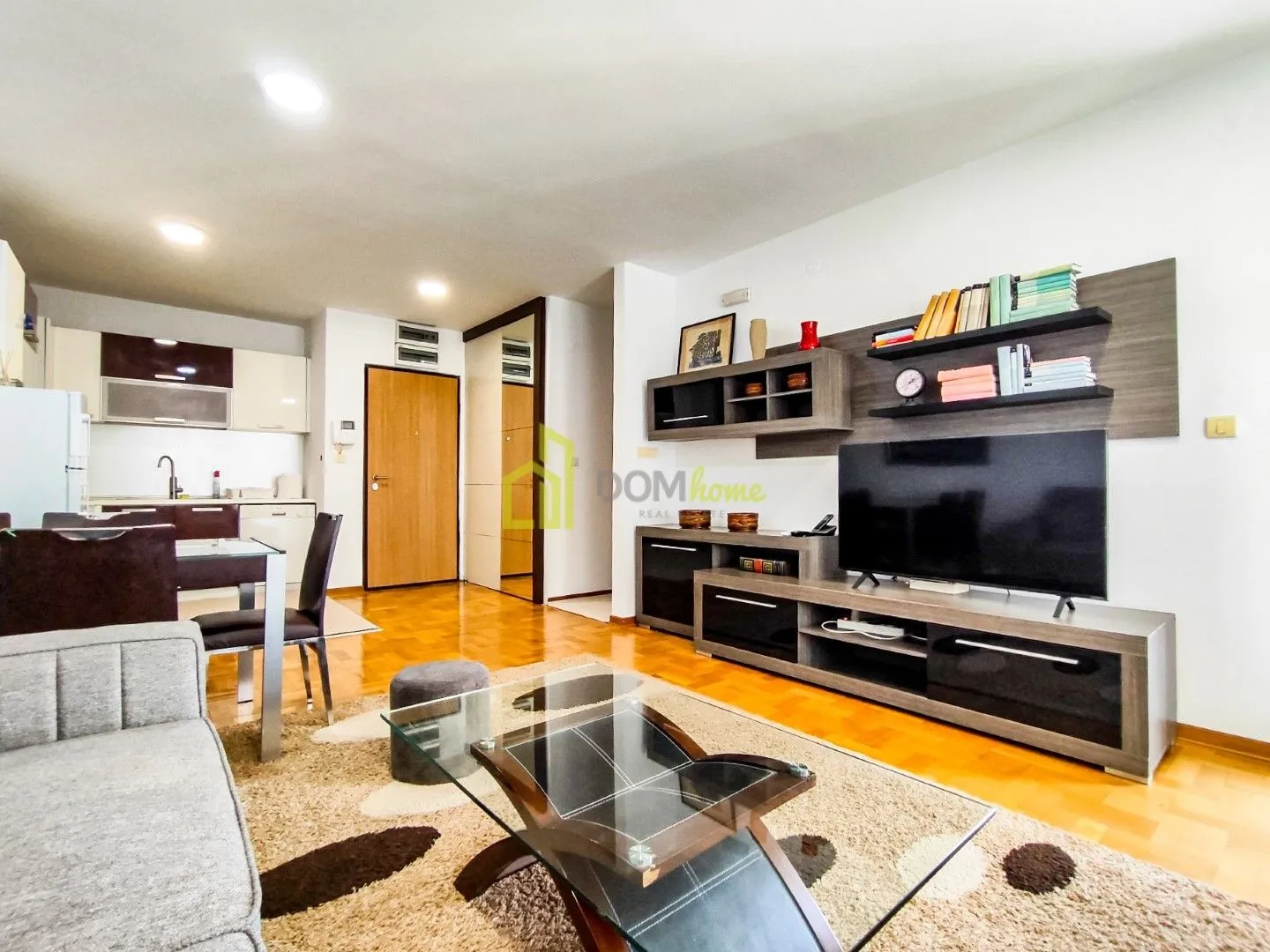 Izdavanje, jednosoban stan, 50m², Tološka šuma, Podgorica