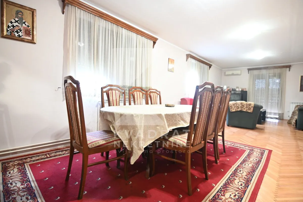 Prodaja, kuća, 240m², Zabjelo, Podgorica