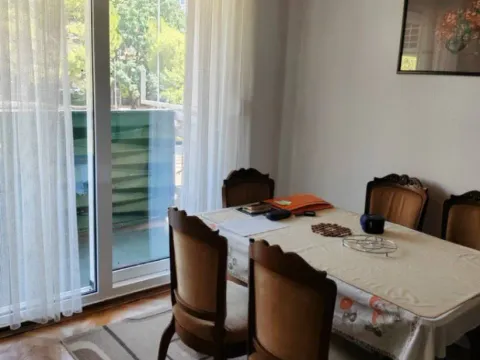 Prodaja, dvosoban stan, 78m², Centar, Bar