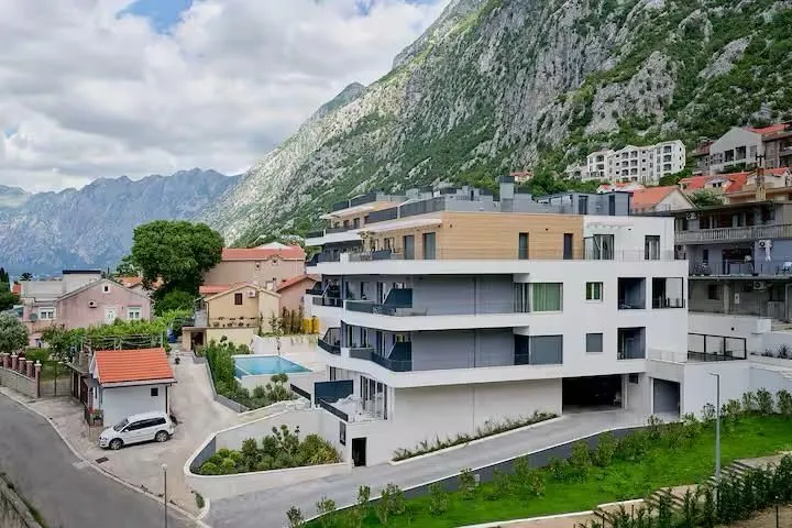 Sale, two bedroom apartment, 51m², Dobrota, Kotor