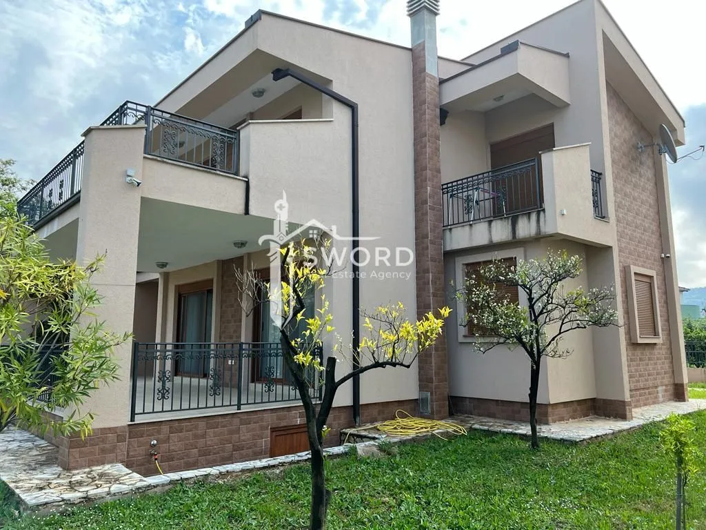 Prodaja, kuća, 270m², Centar, Bar