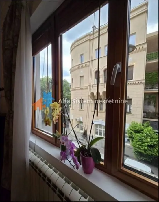 Izdavanje, trosoban stan, 86m², Kalenić Pijaca, Vračar Sve Podlokacije