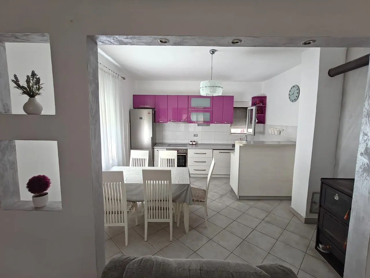 Izdavanje, dvosoban stan, 90m², Stari Aerodrom, Podgorica