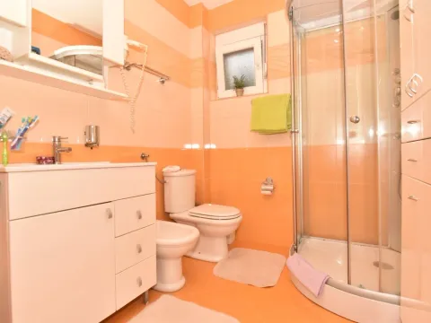 Rent, house, 175m², Vranići, Podgorica - image 19