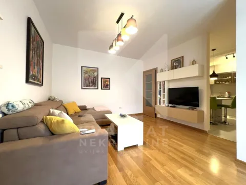 Prodaja, jednosoban stan, 48m², Stari Aerodrom, Podgorica - image 1