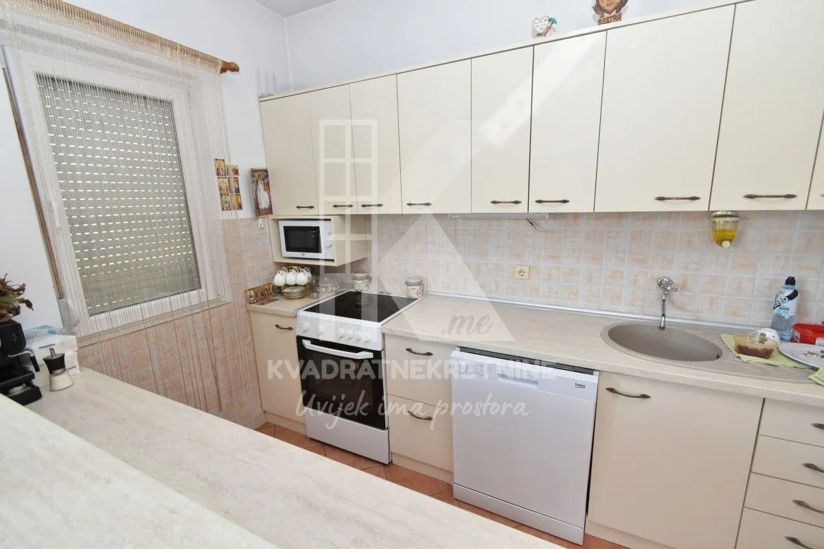 Prodaja, kuća, 500m², Tološi, Podgorica