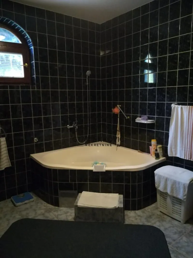 Prodaja, kuća, 250m², Novo naselje, Novi Sad