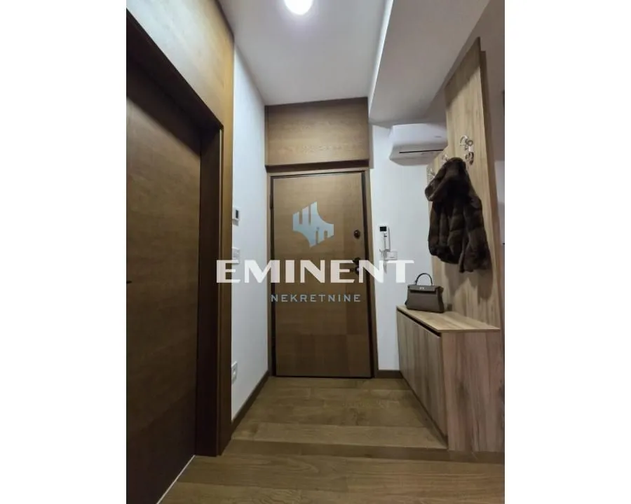 Prodaja, trosoban stan, 76m², Centar, Zlatibor