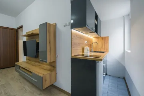 Rent, one bedroom apartment, 40m², Centar, Bar - image 2