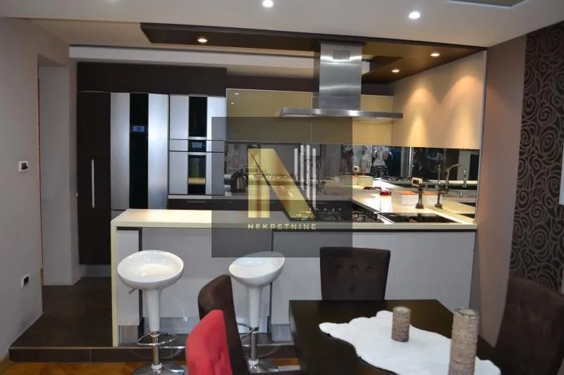 Prodaja, četvorosoban stan, 130m², Grbavica, Novi Sad Sve Podlokacije