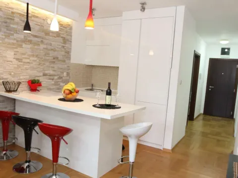 Rent, two bedroom apartment, 70m², Budva, Crna Gora - image 14