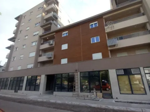 Izdavanje, jednosoban stan, 46m², Stari Aerodrom, Podgorica - image 10