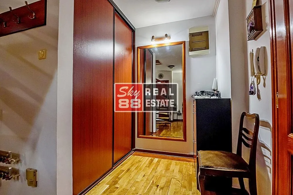 Sale, four bedroom apartment, 104m², Stari Grad, Beograd